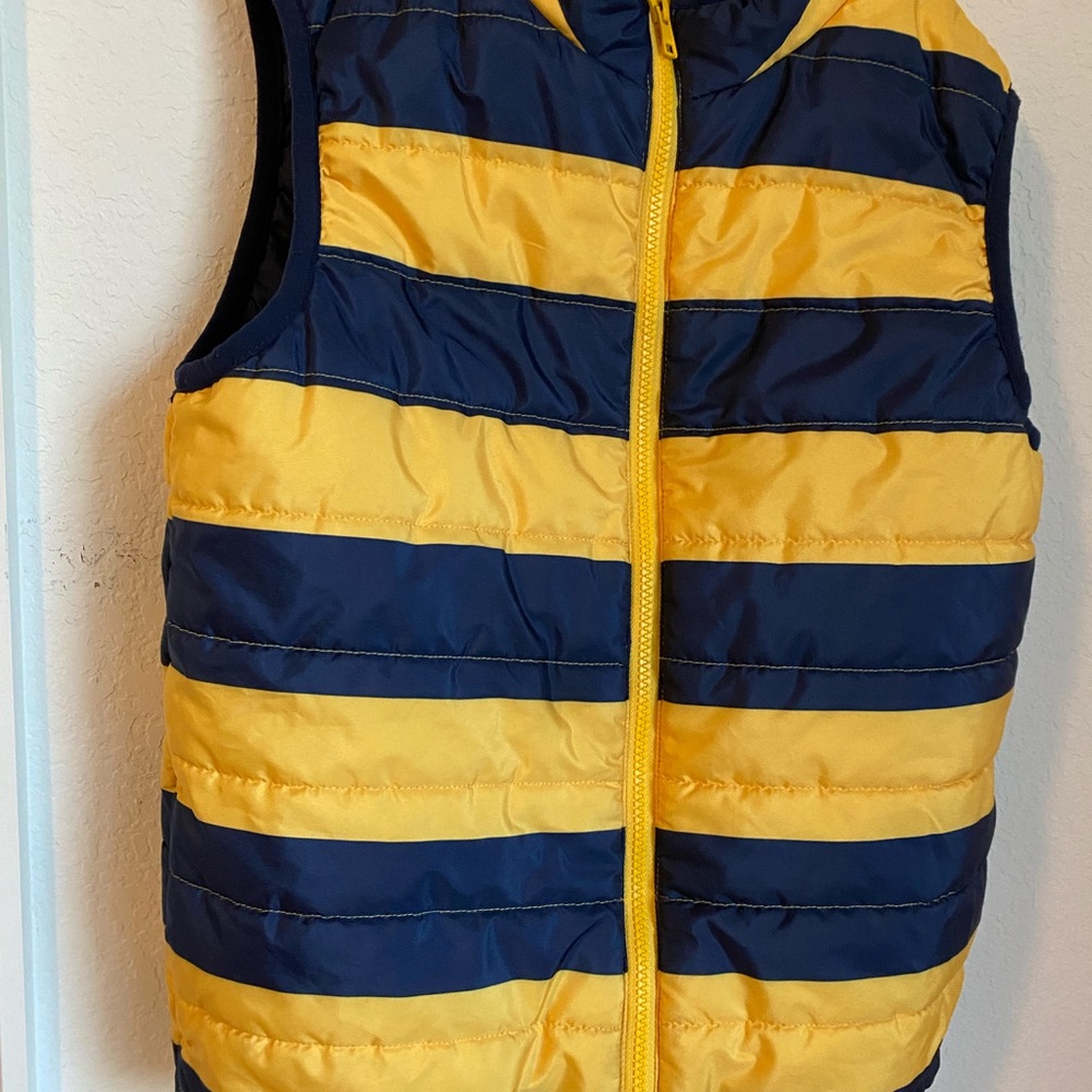 Yellow vest Gymboree boys 10-12. Great condition